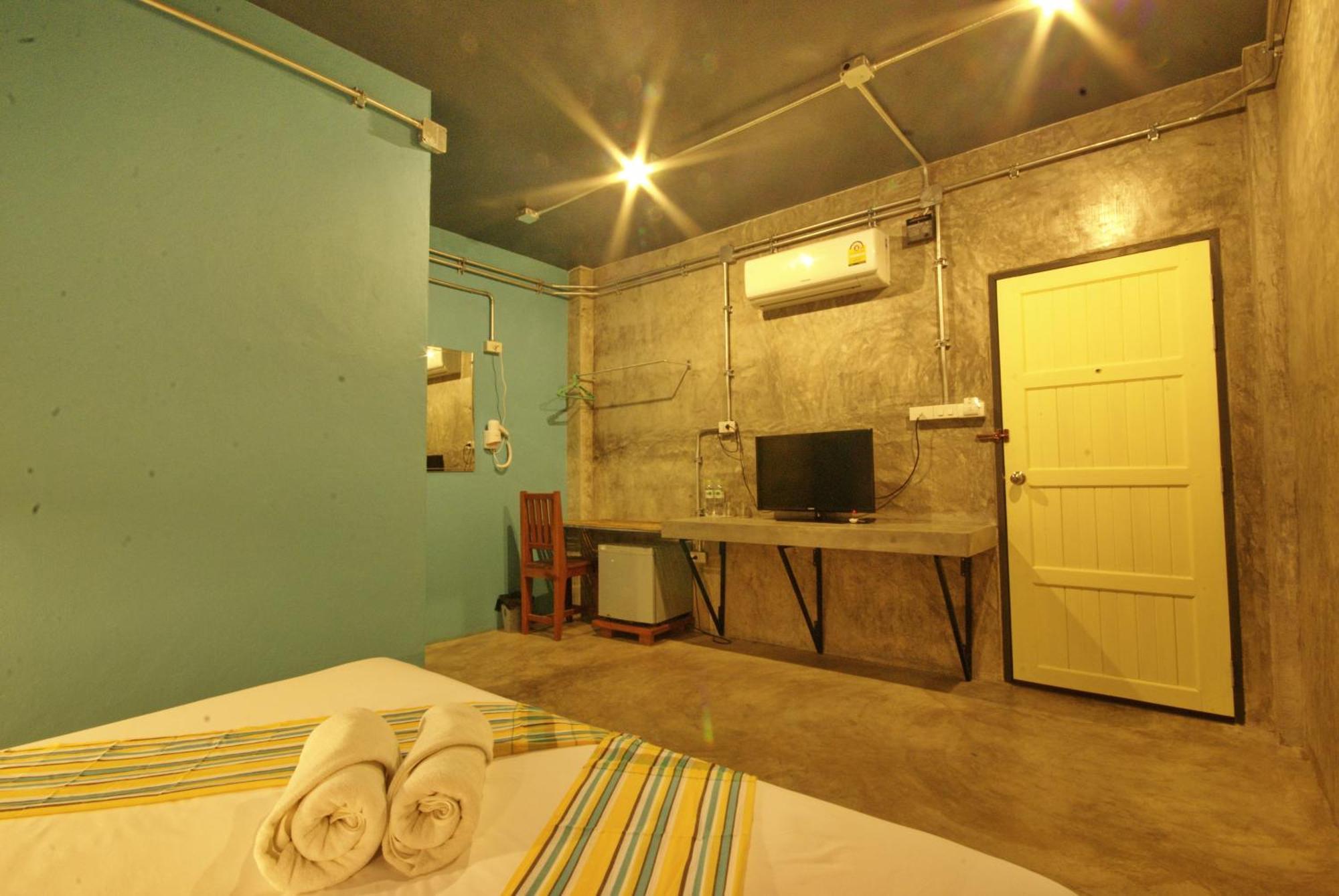 Seabox Khaolak Hostel Кхаулак Экстерьер фото