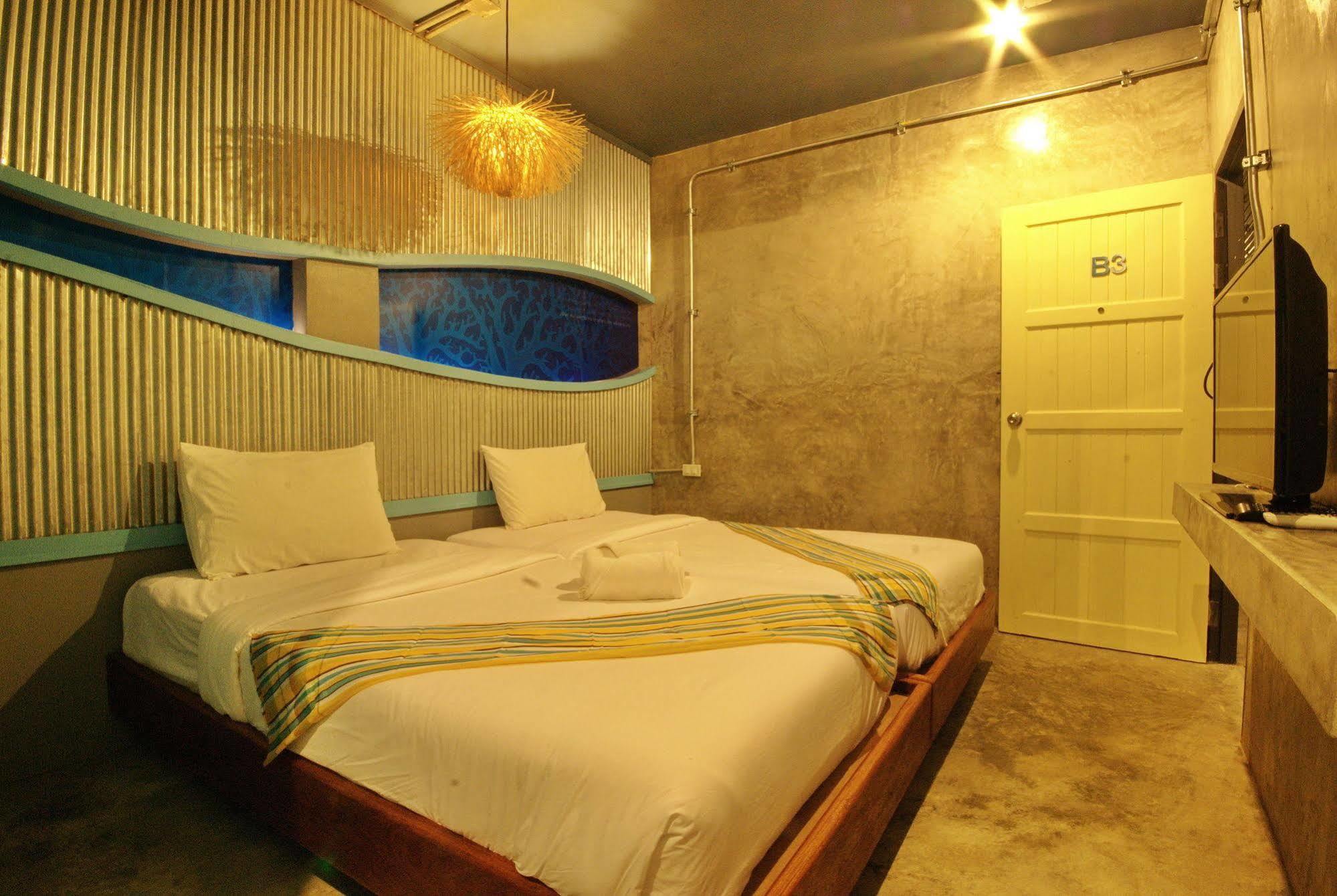 Seabox Khaolak Hostel Кхаулак Экстерьер фото