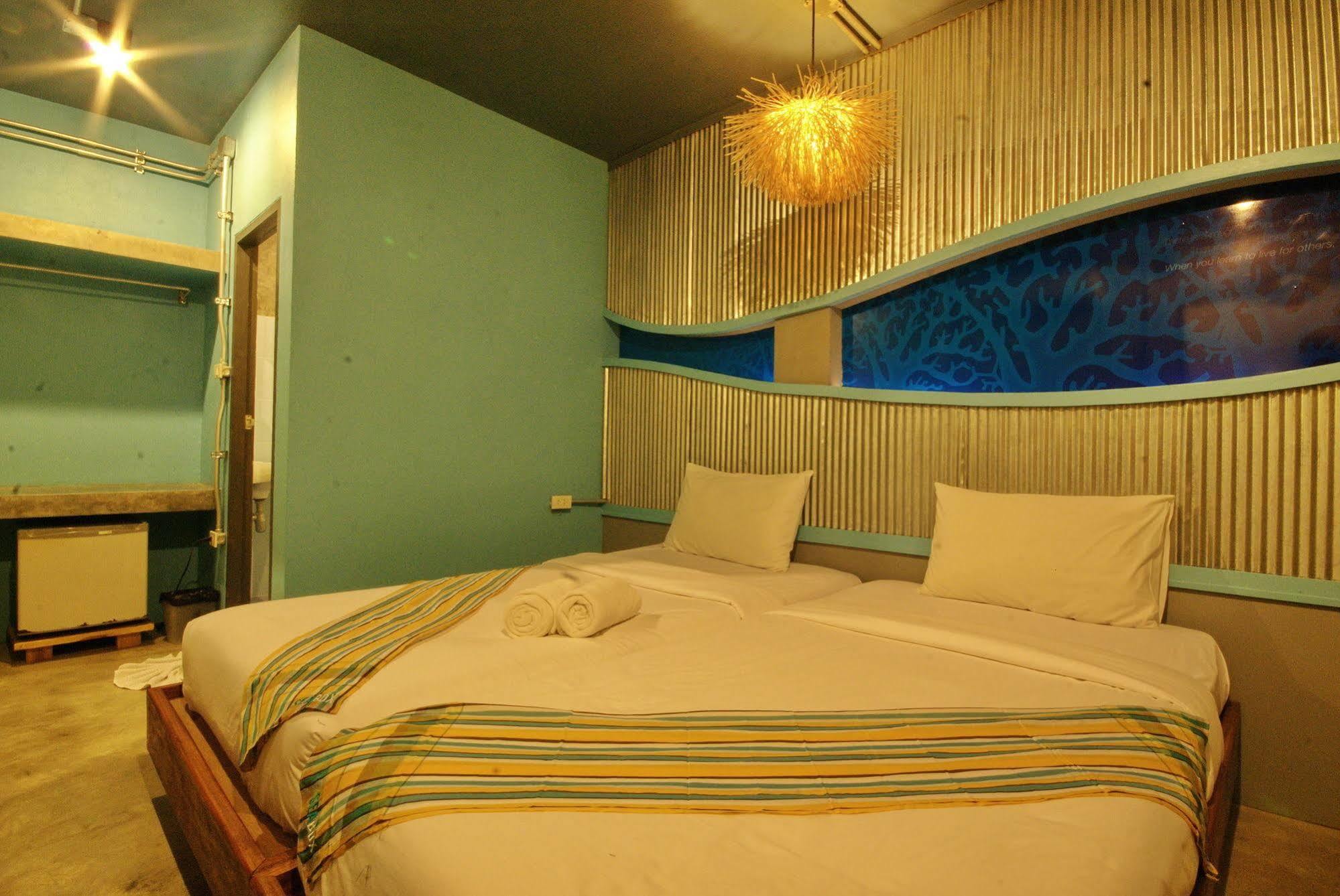 Seabox Khaolak Hostel Кхаулак Экстерьер фото